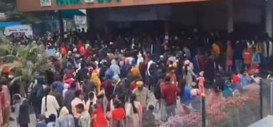 पटना ग्रामीण: टिकट की कीमत बढ़ने के बावजूद पटना जू में उमड़ी भीड़, टिकट लेने के लिए करना पड़ रहा इंतजार