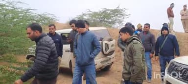 धौलपुर: शेरगढ़ के पास अवैध बजरी के खिलाफ कार्रवाई, 5 ट्रैक्टर-ट्रॉलियां की गईं ज़ब्त, आरोपी फरार