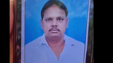 झांसी: सुकुवां-ढुकुवां रोड पर टूटी पुलिया के पास सड़क किनारे गड्ढे में मिला युवक का शव, झांसी में हुआ पोस्टमार्टम