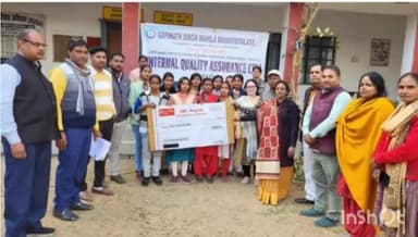 गढ़वा: गोपीनाथ सिंह महिला महाविद्यालय में आईडीएफसी बैंक ने आर्थिक रूप से कमजोर 20 छात्राओं को दी वित्तीय सहायता