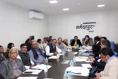 बाबई: क्षेत्रीय विधायक विजयपाल सिंह ने समीक्षा बैठक में मुख्यमंत्री को पीएम आवास योजना की त्रुटियों की जानकारी दी