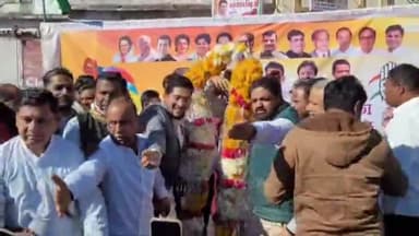 मंदसौर: पूर्व मंत्री और कांग्रेस विधायक जयवर्धन सिंह पहुंचे मंदसौर, जगह-जगह हुआ स्वागत; कार्यकर्ताओं के साथ की बैठक