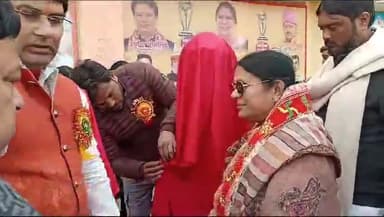 इटावा: जीआईसी मैदान में ऑल इंडिया क्रिकेट टूर्नामेंट का शुभारंभ सदर विधायक सरिता भदौरिया ने किया, उद्घाटन मैच दिल्ली ने जीता