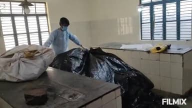 मुरैना: पिपरीई गांव में कुएं में मिला अज्ञात शव, डॉक्टर ने पोस्टमार्टम के बाद छोन्धा नदी के पास दफनाया