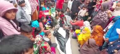 इटावा: गाड़ीपुरा मोहल्ले में मारपीट से क्षुब्ध युवक ने विषाक्त का सेवन किया, परिजनों ने शव पालिका चौराहे पर रखकर लगाया जाम