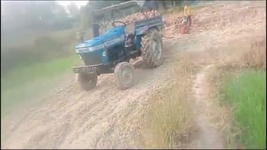 रायबरेली: चकदादर में तहसीलदार के आदेश के बावजूद अवैध निर्माण नहीं हटाया गया, ट्रैक्टर ट्राली से हो रहा खनन का वीडियो वायरल