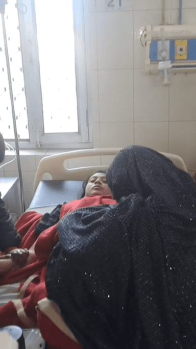 मेरठ: मेरठ में पति ने पत्नी को मारी गोली:हाथ, कमर में गोली लगने की आशंका, अस्पताल में भर्ती; हालत गंभीर