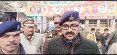 खबर औरैया से शहर में शांति व्यवस्था बनाए रखने के लिए पुलिस अधीक्षक अभिजीत आर शंकर ने किया पैदल गस्त