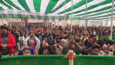 हथुआ: कुचायकोट विधायक ने हथुआ स्थित आवास पर सम्मान समारोह में चार पंचायतों के लोगों को सम्मानित किया