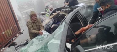 धौलपुर: सागर पाडा के पास सड़क पर ट्रक और कार की भिड़ंत, 1 की मौत और 2 घायल