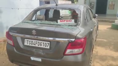 చిన్నగూడూరు: చిన్న గూడూరు ఎంపీడీవో రామారావు కారును ధ్వంసం చేసిన గుర్తుతెలియని వ్యక్తులు