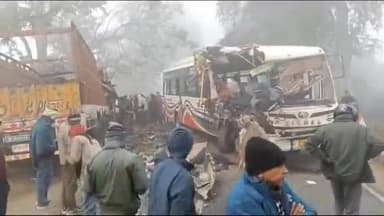 सतबरवा: सतबरवा में ट्रक और यात्री बस की टक्कर, एक की मौत, डेढ़ दर्जन यात्री घायल
