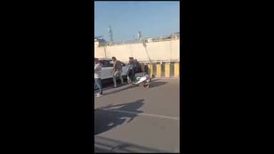 झांसी: सीपरी बाजार रेलवे ओवर ब्रिज के ऊपर बाइक सवार ने कार को मारा कट, कार अनियंत्रित होकर ब्रिज की दीवार से टकराई