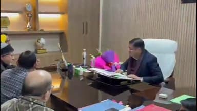 मुरादाबाद: रामगंगा विहार स्थित जीएसटी ऑफिस में जीएसटी कमिश्नर उत्तर प्रदेश ने जीएसटी अधिकारियों के साथ की समीक्षा बैठक