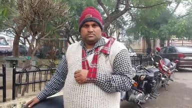 रामपुर: कमोरा गांव के पास तेज रफ्तार बाइक सवार युवक को सांड ने टक्कर मारकर घायल कर दिया, युवक इलाज के लिए अस्पताल पहुंचा