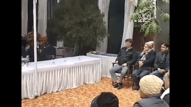 भदोही: मर्यादपट्टी में स्थित कालीन भवन परिसर में 2000 कालीन बुनकरों को डीएम ने वितरित किए कंबल