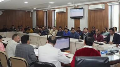 शाजापुर: जिला स्वास्थ्य समिति की हुई बैठक, शाजापुर कलेक्टर ने गर्भवती महिलाओं के स्वास्थ्य की जांच बढ़ाने के दिए निर्देश