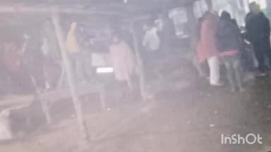 बिजनौर: गांव नारायणपुर में अड्डे के पास चाय की दुकान में घुसी ऑल्टो कार