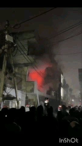 गाज़ियाबाद: नंदग्राम थाना क्षेत्र के एच ब्लॉक में बने फ्लैट की रसोईघर में आग लगी