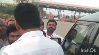 నందిగామ: షాద్ నగర్ టోల్ గేట్ వద్ద కార్యకర్త లతో ఎమ్మెల్యే అనురిధ్ రెడ్డి దురుసు ప్రవర్తన.. ఆగ్రహం వ్యక్తం చేస్తున్న కార్యకర్తలు