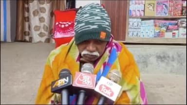 सिराथू: सिराथू में बुजुर्ग द्वारा कम्बल मांगने की वायरल खबर पर राजस्व कर्मियों ने बुजुर्ग को ढूंढकर दिया कम्बल