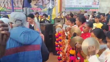 जमुई: प्रखंड कार्यालय परिसर में आयोजित सोहराय मिलन समारोह में डॉ. नीरज साह ने कहा- संस्कृति ही आदिवासियों की पहचान है