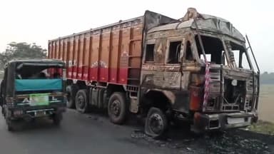 पूर्णिया पूर्व: सपनी पुल के पास शॉर्ट सर्किट से ट्रक में लगी आग, चालक और उप चालक ने कूदकर बचाई जान