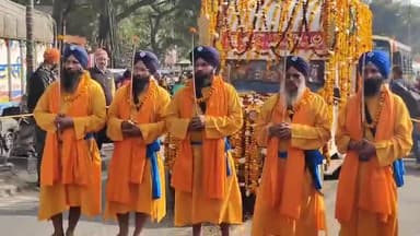 धनौरा: गजरौला शहर में निकाला गया नगर कीर्तन, कई स्थानों पर हुआ स्वागत, पुलिस तैनात, लगा जाम