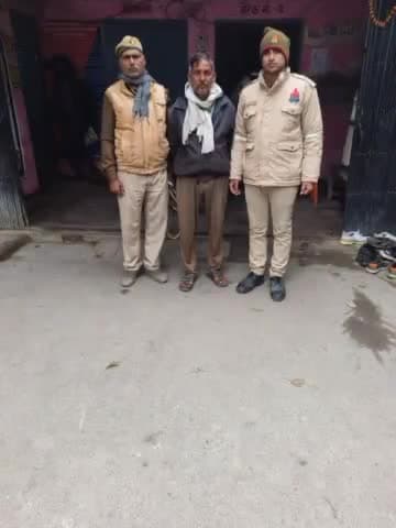 कर्वी: चित्रकूट के भरतकूप थान पुलिस ने आबकारी अधिनियम के एक वारंटी अभियुक्त को किया गिरफ्तार