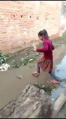 ग्राम पंचायत पंडरी कर्वी चित्रकूट नाली न होने से बस्ती में कीचड़ एवं जल भराव की समस्या #pradhankarwichitrakoot #viral