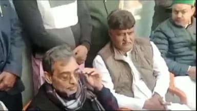 मीनापुर: खरहर गांव में मृतक मनोज कुशवाहा के परिजनों से मिले आरएलएम के राष्ट्रीय अध्यक्ष उपेंद्र कुशवाहा