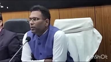 गोपालगंज: कड़ाके की ठंड के चलते जिले के आंगनबाड़ी केंद्र और कक्षा नर्सरी से आठवीं तक के स्कूलों में कक्षाएं बंद, समय सारिणी में बदलाव