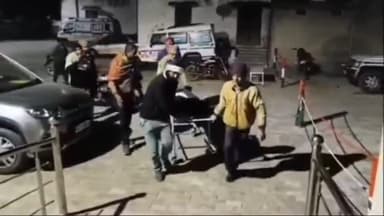 झुंझुनू: शहर के भोडकी रोड पर बदमाशों ने डंपर चालक पर किया जानलेवा हमला, घायल चालक को BDK अस्पताल में कराया गया भर्ती