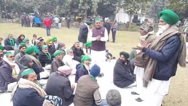 रामपुर: कलेक्ट्रेट परिसर में भारतीय किसान यूनियन टिकैत के कार्यकर्ताओं ने विभिन्न मांगों को लेकर किया धरना प्रदर्शन