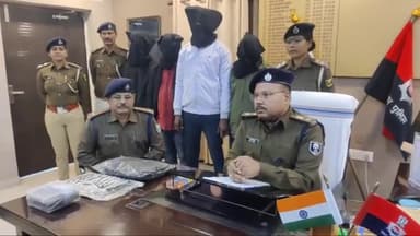 अररिया: रामपुर चौक पेट्रोल पंप कर्मी से हुई लूट मामले में पुलिस ने चार आरोपियों को गिरफ्तार किया, बाइक और रुपये भी बरामद