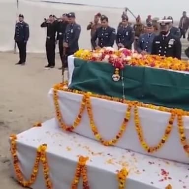 कानपुर: राष्ट्रीय सम्मान के साथ शहीद कैप्टन सुधीर यादव पंचतत्व में विलीन, हर आंख हुई नम
