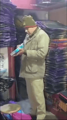 मेरठ: देहली गेट क्षेत्र में चाइनीज मांझा बेचने वालों की तलाश में पुलिस ने की ताबड़तोड़ छापेमारी, युवक की मौत के बाद चला अभियान