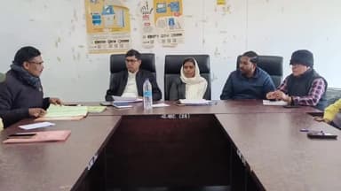 कटकमदाग: कटकमदाग प्रखंड सभागार में पंचायत समिति की बैठक में विकास कार्यों की समीक्षा हुई