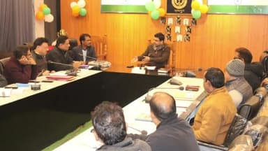 रामपुर: गुरुवार को कलेक्ट्रेट सभागार में जिलाधिकारी जोगिंदर सिंह की अध्यक्षता में जिला स्वच्छता समिति की समीक्षा बैठक आयोजित हुई