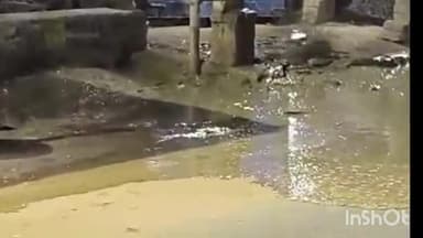 जमुई: नीमारंग रोड़ पर अजमत पान दुकान के पास जमीन फटने से अचानक निकलने लगा कीचड़नुमा पानी का फव्वारा, मची अफरा-तफरी