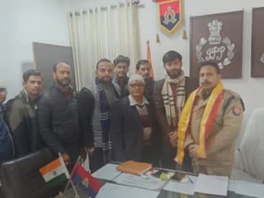 कानपुर: अश्लील वीडियो बनाने का विरोध करते हुए हिंदू जागरण मंच ने डीसीपी दक्षिण को सौंपा ज्ञापन