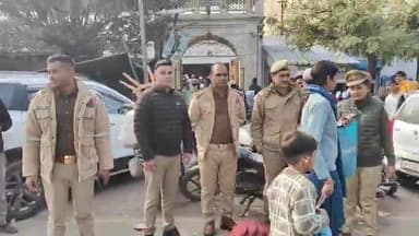 धनौरा: संभल में हिंसा के बाद गजरौला चौपला की जामा मस्जिद पर पुलिस रही अलर्ट