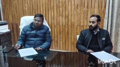 जमुई: ADM ने कार्यालय कक्ष में फरियादियों की सुनी फरियाद, कई मामलों का ऑन द स्पॉट किया निष्पादन