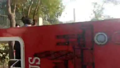 कानपुर: मोतीझील में पलटी मिनी इलेक्ट्रॉनिक बस, सवार लोगों में मची चीख-पुकार