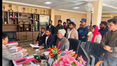 हज़ारीबाग: विनोबा भावे विश्वविद्यालय के छात्रों की लंबित समस्याओं को लेकर एनएसयूआई के छात्र नेताओं ने कुलपति से मुलाकात की