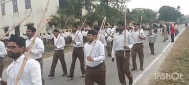 धामपुर: नहटौर में राष्ट्रीय स्वयंसेवक संघ के कार्यकर्ताओं ने विभिन्न स्थानों से निकाला पथ संचलन, कई स्थानों पर हुआ स्वागत