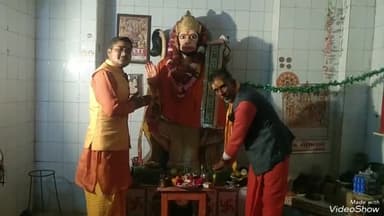 खबर औरैया से राम मंदिर प्राण प्रतिष्ठा के प्रथम वर्षगांठ पर ब्लॉक गेट के पास स्थित हनुमान मंदिर पर हुआ सुंदरकांड पाठ