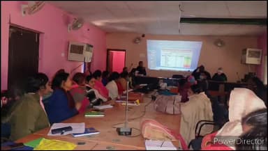 सिंघिया: मनरेगा सभागार में बैठक: एएनएम को मिले जरूरी निर्देश