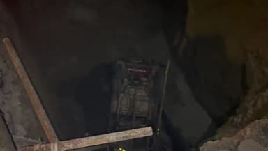 कानपुर: जाजमऊ के डीटीएस स्कूल के बाहर ओवरटेक करने के चक्कर में 15 फीट गहरे गड्ढे में गिरा ई-रिक्शा, 4 लोग हुए घायल