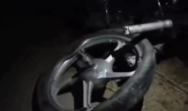 शोहरतगढ़: परसा पीएनबी के सामने 2 दोपहिया वाहनों की हुई टक्कर, 2 लोगों की हुई मौत व 2 लोग हुए गंभीर रूप से घायल